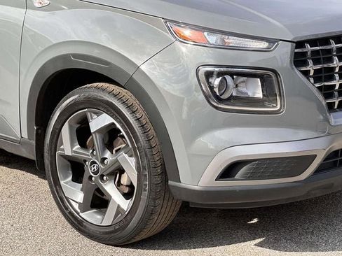 Used 2023 Hyundai Venue SEL image 12