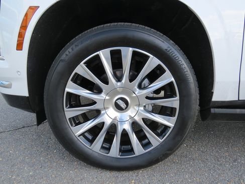 Certified 2025 Cadillac Escalade Premium Luxury Platinum image 13