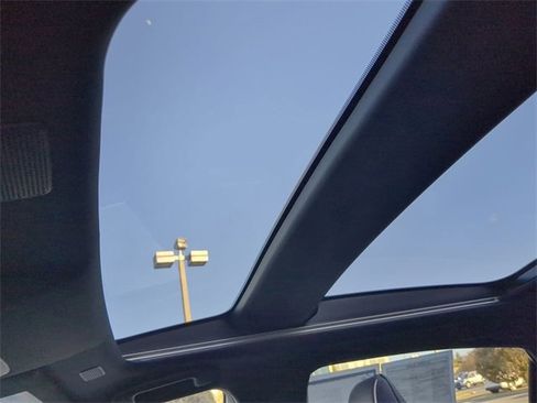 Used 2023 Toyota Crown Limited image 19