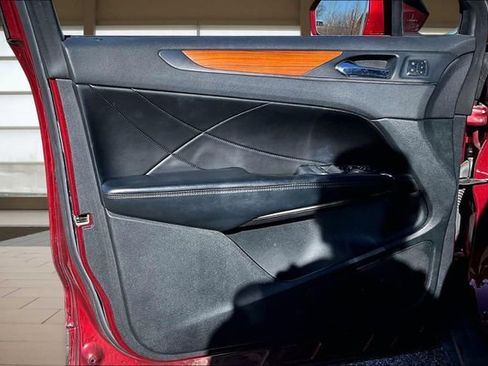 Used 2017 Lincoln MKC Select w/ Select Plus Package image 23