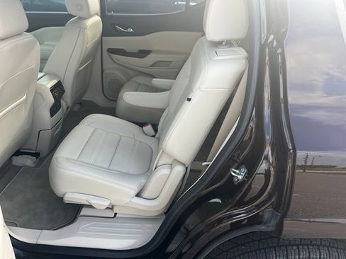 Used 2021 GMC Acadia Denali w/ Denali Technology Package FWD image 11