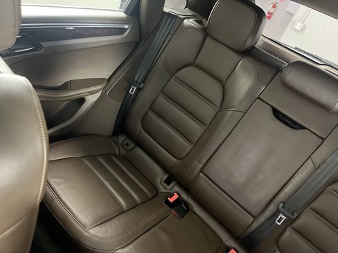 Used 2016 Porsche Macan Turbo AWD/4WD image 22