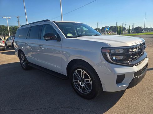Used 2025 Ford Expedition Max Active RWD image 2
