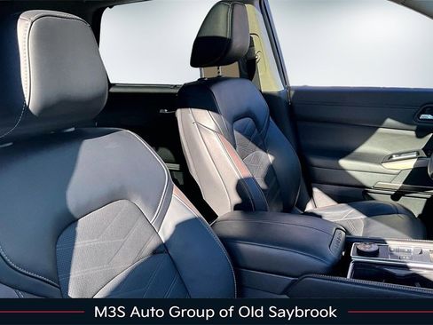 Certified 2023 Nissan Pathfinder Platinum w/ Lighting Package (N92) image 30