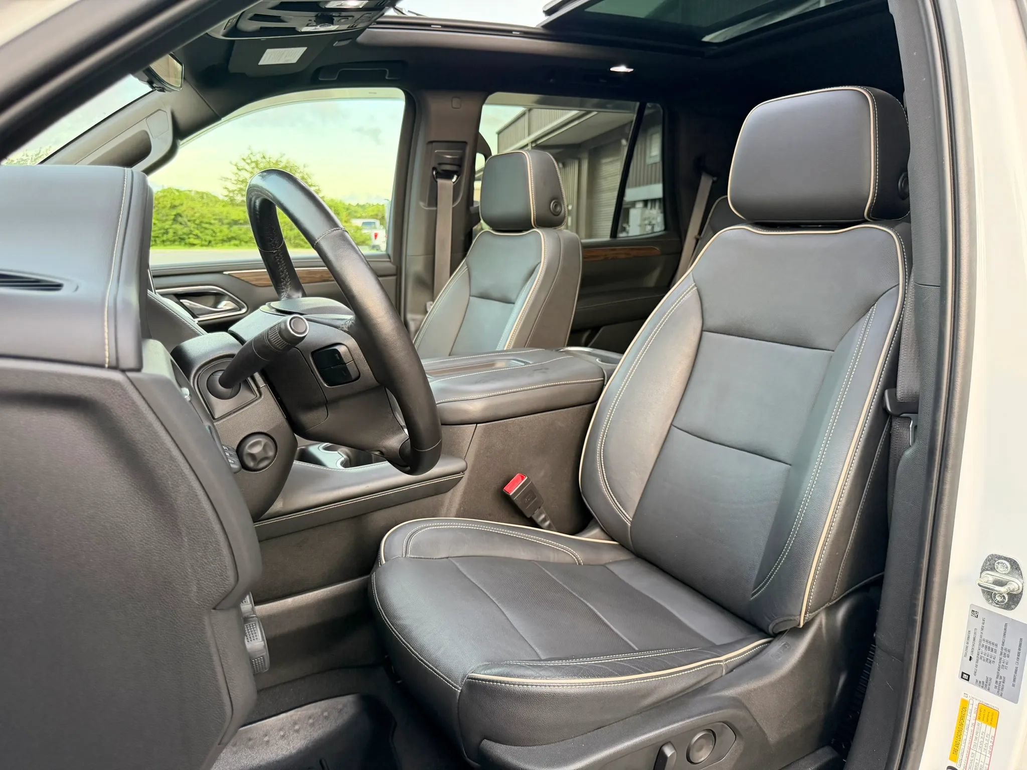 Used 2021 Chevrolet Tahoe Premier w/ Premium Package AWD/4WD image 25