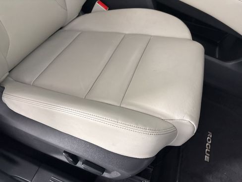 Used 2023 Nissan Rogue SL w/ SL Premium Package image 29