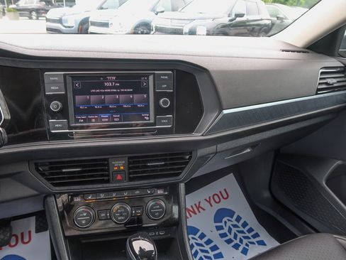 Used 2024 Volkswagen Jetta SE FWD image 29