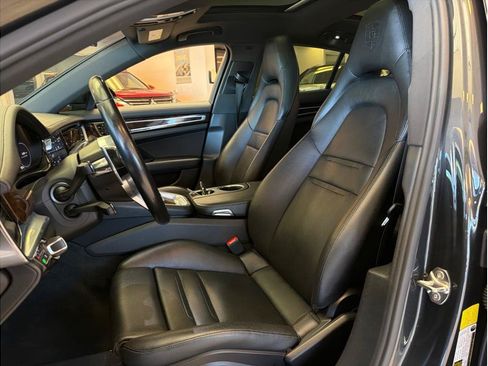 Used 2018 Porsche Panamera 4 AWD/4WD image 23