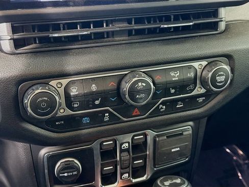 Used 2024 Jeep Wrangler Unlimited w/ Convenience Group image 15
