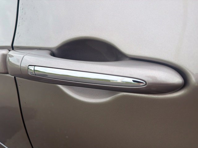 Used 2017 Chrysler Pacifica Limited FWD image 17