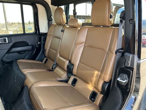 Used 2022 Jeep Gladiator Rubicon w/ LED Lighting Group image 18