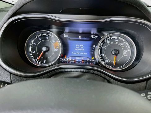 Used 2020 Jeep Cherokee Limited FWD image 18
