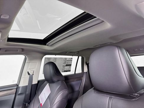 Used 2025 Toyota Highlander Limited image 19