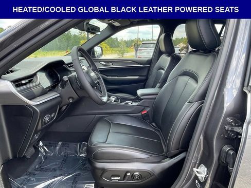 Certified 2025 Jeep Grand Cherokee Limited w/ Luxury Tech Group II AWD/4WD image 5