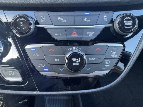New 2027 Chrysler Pacifica Select AWD/4WD image 25