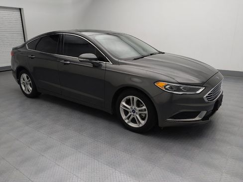 Used 2018 Ford Fusion SE w/ Fusion SE Technology Package image 11