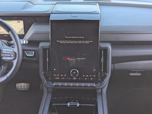 Used 2025 GMC Yukon AT4 Ultimate image 17