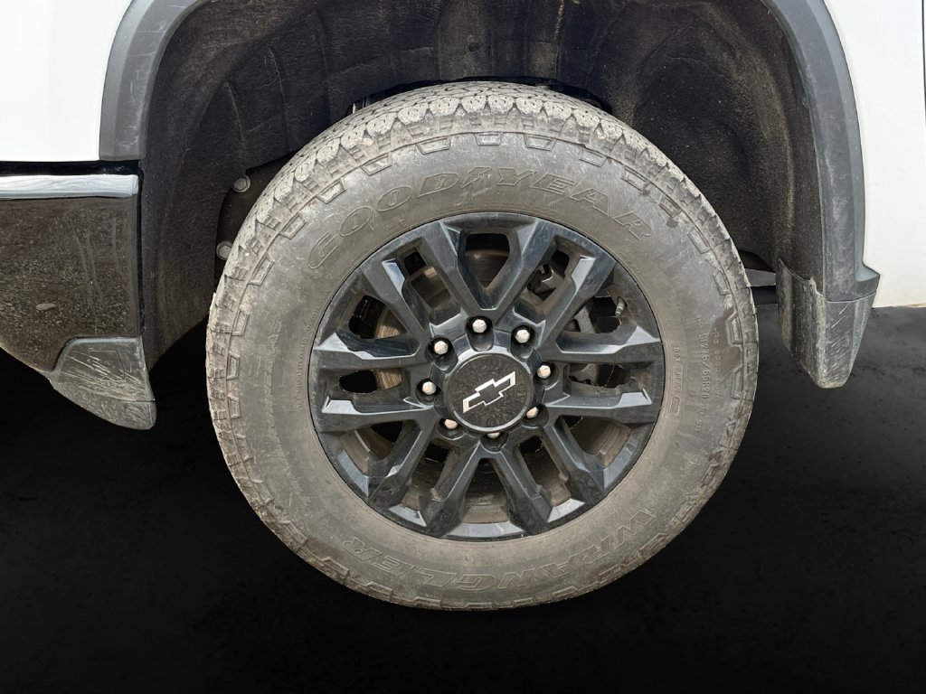 Used 2025 Chevrolet Silverado 2500 LTZ w/ LTZ Plus Package AWD/4WD image 13