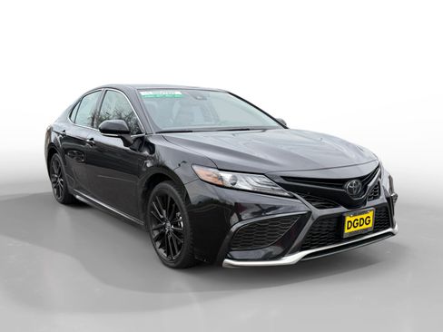 Used 2023 Toyota Camry XSE image 7