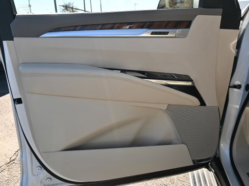 Used 2025 Cadillac Escalade Sport Platinum w/ LPO, ONYX Package image 17