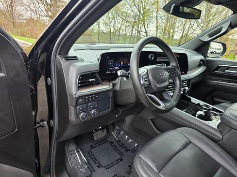 Used 2025 Chevrolet Suburban Z71 AWD/4WD image 24