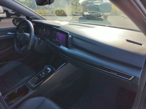 Used 2024 Volkswagen Golf R image 25