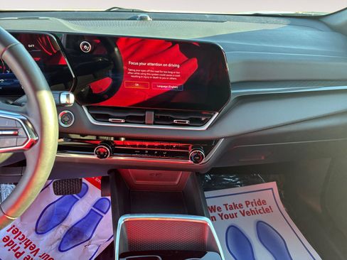 Used 2025 Chevrolet Equinox LT image 11