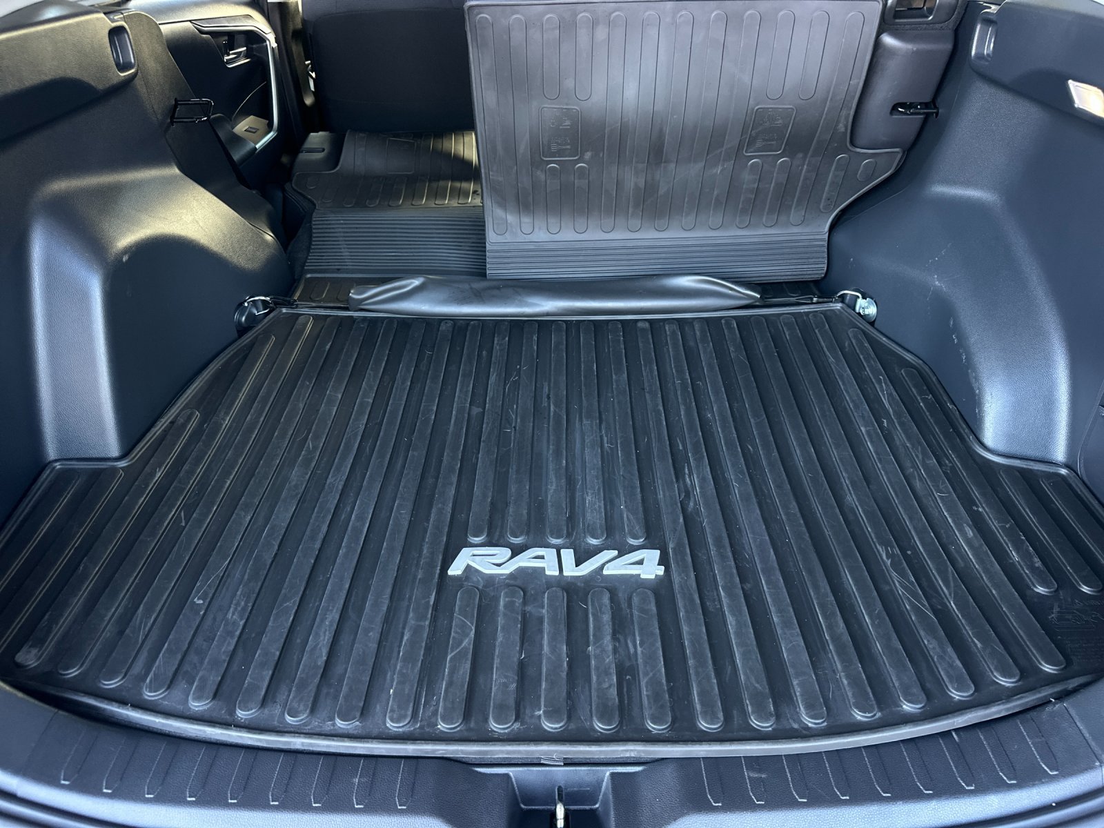 Used 2025 Toyota RAV4 XLE AWD/4WD image 14