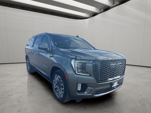Used 2023 GMC Yukon XL Denali Ultimate AWD/4WD image 13