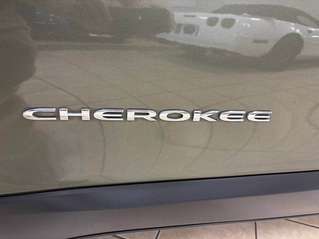 Used 2021 Jeep Cherokee Latitude Lux w/ Comfort/Convenience Group AWD/4WD image 8