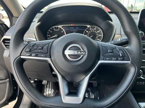 Used 2024 Nissan Altima 2.5 SV FWD image 12