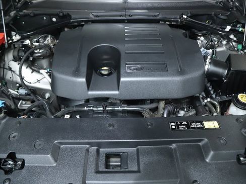 Used 2024 Land Rover Defender 110 X-Dynamic SE image 38