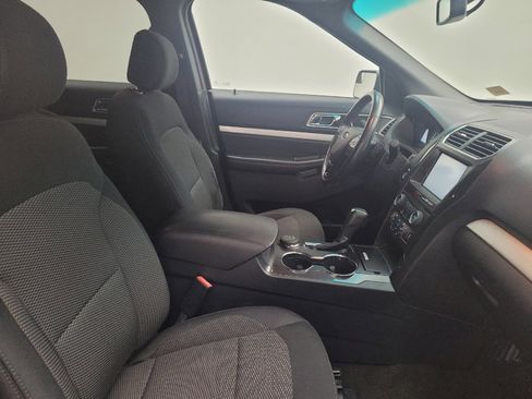 Used 2016 Ford Explorer XLT w/ Equipment Group 201A AWD/4WD image 21