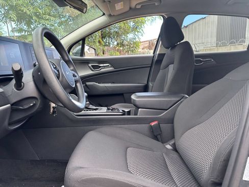 Used 2025 Kia Sportage LX FWD image 25