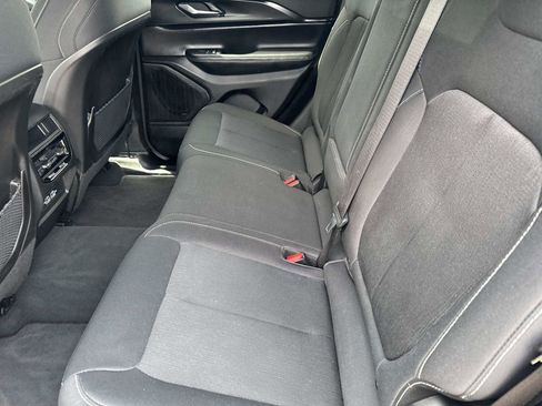 Used 2024 Jeep Grand Cherokee Laredo AWD/4WD image 9