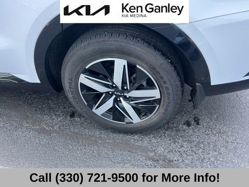 Certified 2023 Kia Sorento S w/ Panoramic Sunroof Package FWD image 24