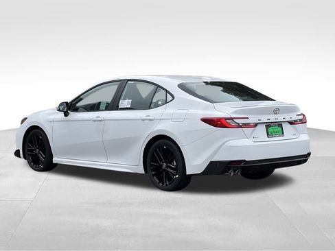 New 2026 Toyota Camry SE w/ Convenience Package image 3