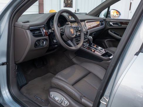 Used 2023 Porsche Macan image 4