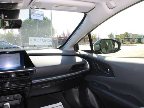 Used 2025 Toyota Prius LE FWD image 29