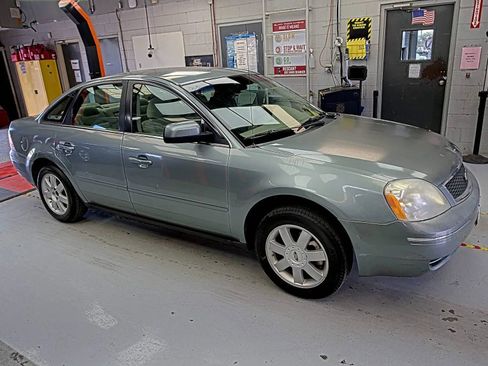 Used 2005 Ford Five Hundred SE FWD image 2