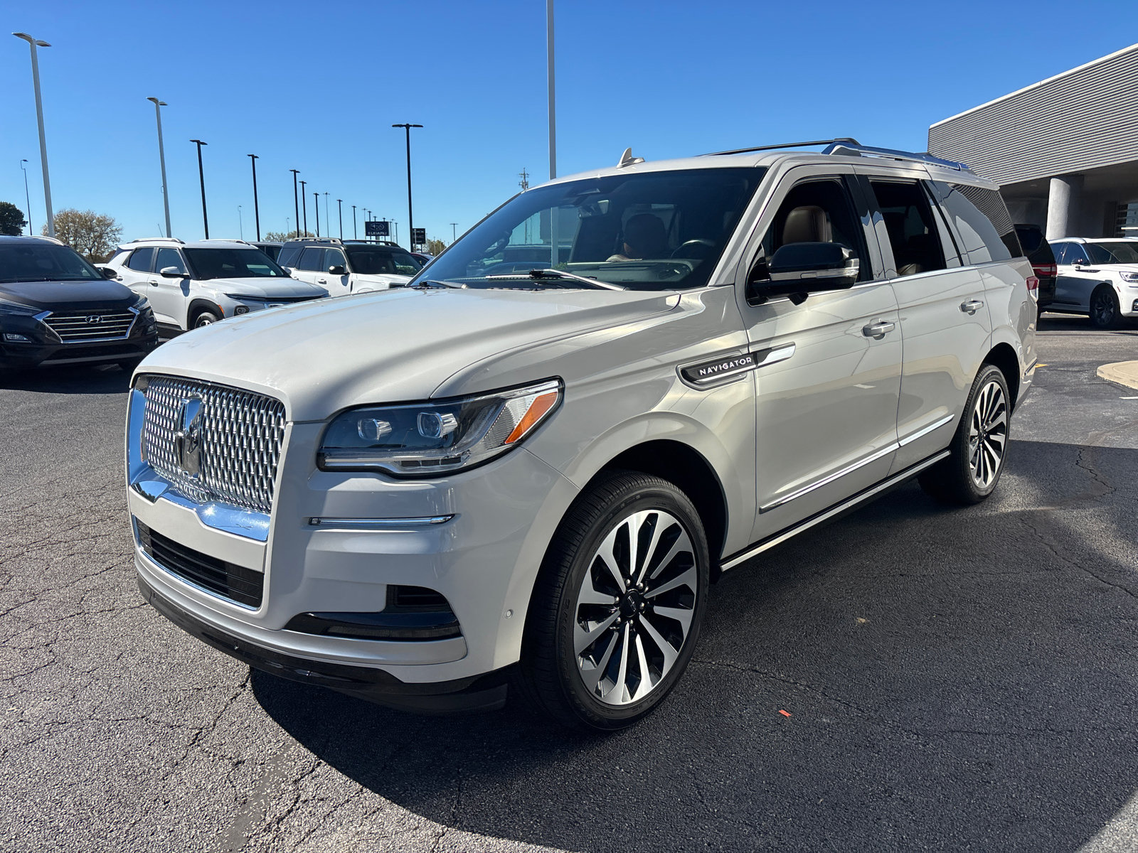 Certified 2022 Lincoln Navigator Reserve AWD/4WD image 3
