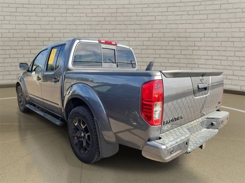 Used 2021 Nissan Frontier SV w/ Midnight Edition Floor Mats image 5