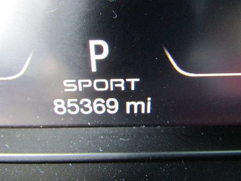 Used 2022 Maserati Levante Trofeo image 12