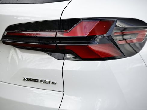 Used 2025 BMW X5 xDrive50e w/ Executive Package image 8