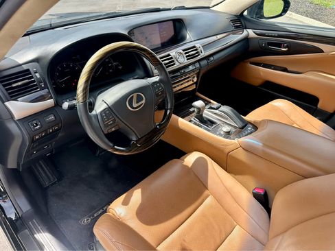 Used 2016 Lexus LS 460 AWD w/ Ultra Luxury Package image 10