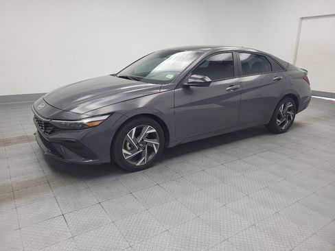 Used 2025 Hyundai Elantra Sport FWD image 2