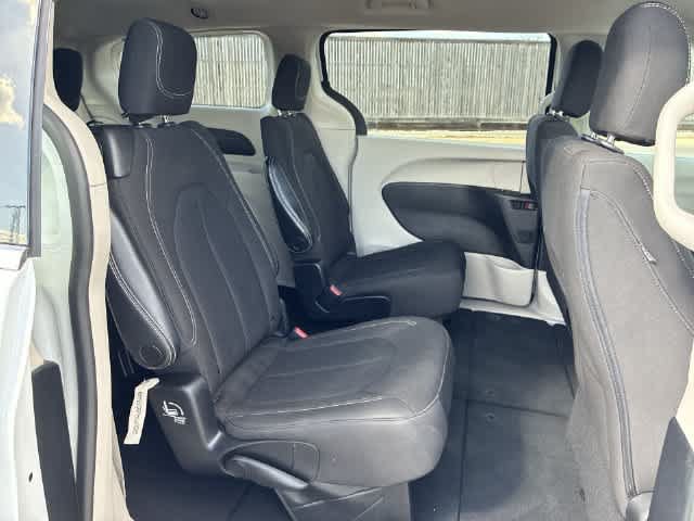 Used 2023 Chrysler Voyager LX FWD image 21
