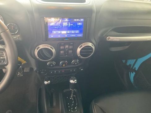 Used 2017 Jeep Wrangler Unlimited Sahara w/ Dual Top Group AWD/4WD image 11