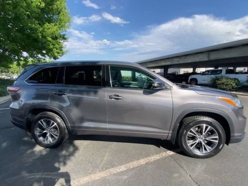 Used 2016 Toyota Highlander XLE AWD/4WD image 9