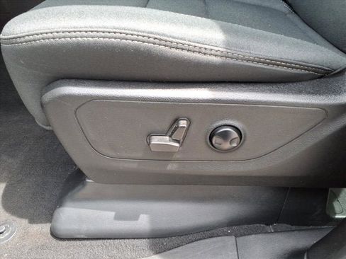 Used 2025 RAM 1500 Big Horn AWD/4WD image 6